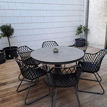 Very Cozy 2 Bedroom In T3 Apartment
